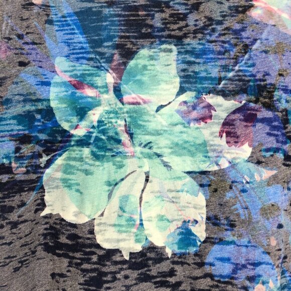 Revolution by Ricki's blue floral short sleeve v-neck t-shirt size M - Picture 11 of 14